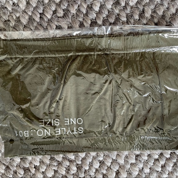 (NEW) Non-slip Stretchy Seamless Active Flexible Womens Band Tube Crop Top/Olive - Picture 10 of 10